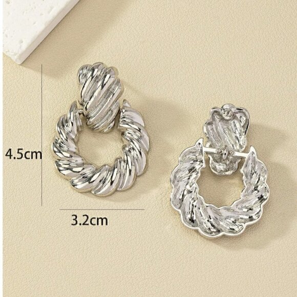 Silver Twist texture drop earrings chic trendy contemporary - Picture 2 of 2